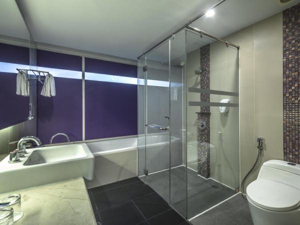 Quest Hotel Darmo - Surabaya by ASTON : photo 6 de la chambre suite exécutive