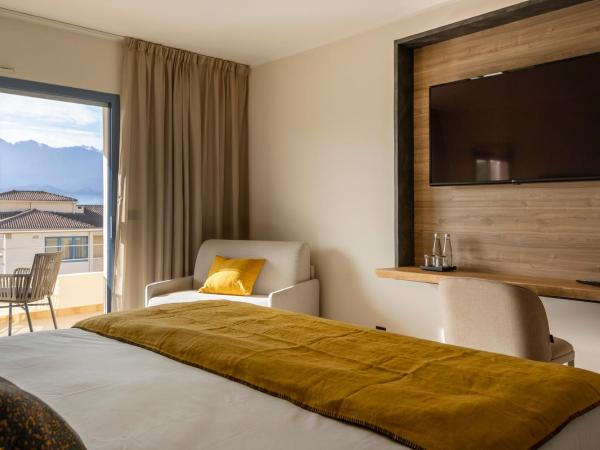 Hotel L'Acquale : photo 2 de la chambre chambre double ou lits jumeaux - vue partielle sur mer