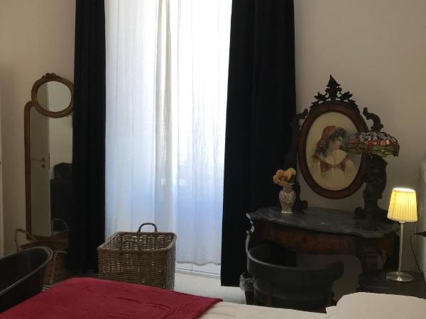 B&B Nike - Rooms Only : photo 9 de la chambre chambre triple avec balcon