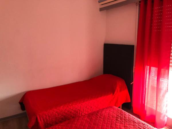 Hôtel Le Pescadou : photo 2 de la chambre chambre triple avec balcon