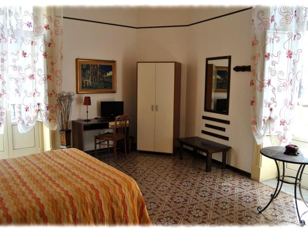 Bed and Breakfast D'Angelo : photo 10 de la chambre chambre double avec salle de bains commune