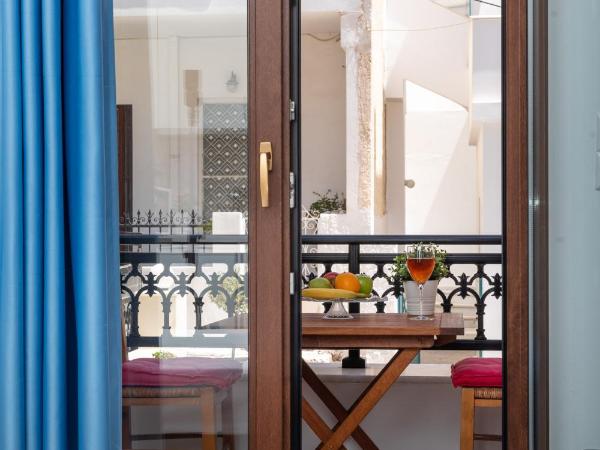 NAXOS DIAMOND Studios Apartments : photo 8 de la chambre chambre quadruple