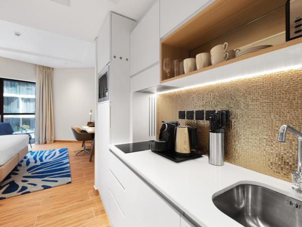 Adagio Premium The Palm : photo 6 de la chambre studio lit king-size - accès plage privée