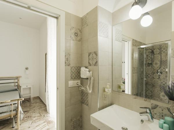 Giulietta nei Sassi : photo 5 de la chambre chambre triple confort avec douche