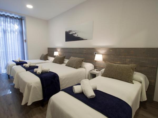 Pensión San Martin : photo 6 de la chambre chambre quadruple avec balcon