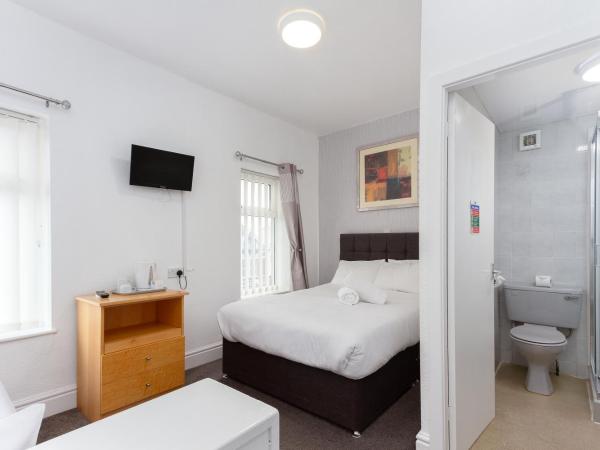 The Sandringham Court Hotel & Sports Bar-Groups Welcome here-High Speed Wi-Fi : photo 4 de la chambre chambre triple standard
