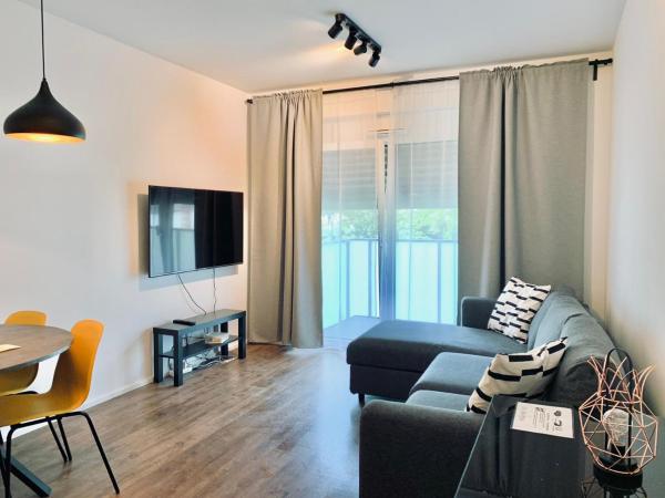 APSTAY Serviced Apartments - Self Check-in : photo 7 de la chambre appartement avec balcon