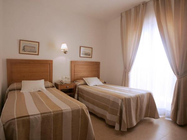 Hotel Goartín : photo 10 de la chambre chambre lits jumeaux