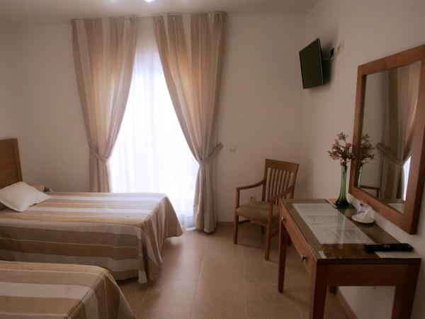 Hotel Goartín : photo 6 de la chambre chambre double ou lits jumeaux avec terrasse