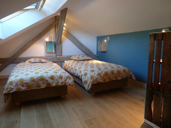 Au Cheval Blanc - appartements et chambres d'hôtes : photo 10 de la chambre appartement avec vue sur la montagne
