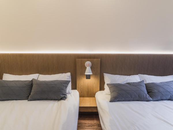 Myeongdong Artmonstay : photo 9 de la chambre chambre triple de luxe en duplex