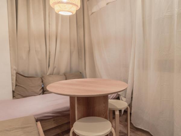 Myeongdong Artmonstay : photo 4 de la chambre chambre triple de luxe en duplex