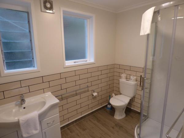 Sahara Motels : photo 8 de la chambre basic family apartment with private bathroom