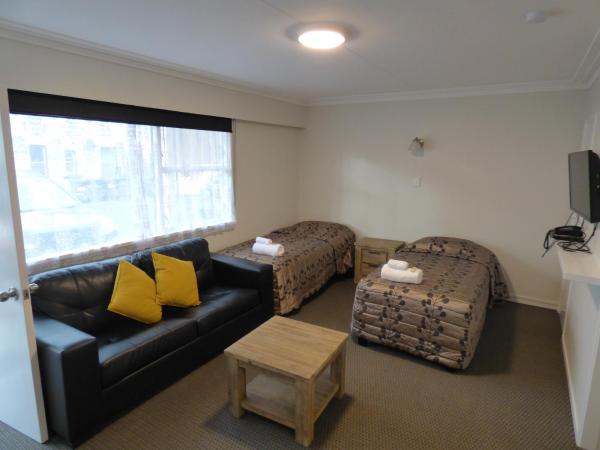 Sahara Motels : photo 9 de la chambre basic family apartment with private bathroom