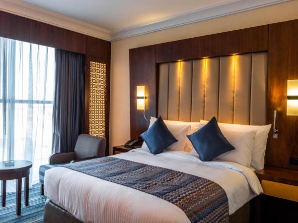 Royal Tulip Muscat : photo 1 de la chambre chambre lit king-size supérieure