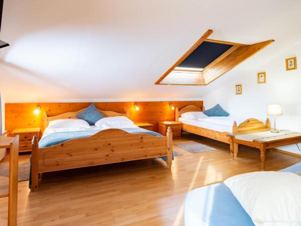 Haus Salzburgblick (ehem. Haus Elisabeth) : photo 1 de la chambre chambre triple avec balcon