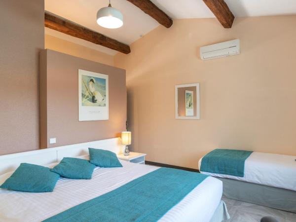 Les Bastides Saint Paul : photo 6 de la chambre chambre triple confort