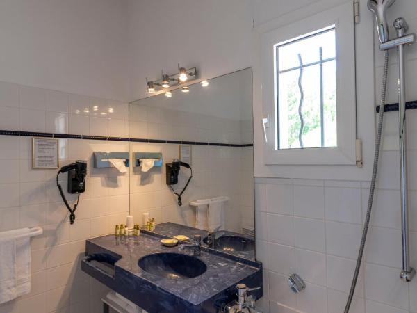 Les Bastides Saint Paul : photo 8 de la chambre chambre triple confort