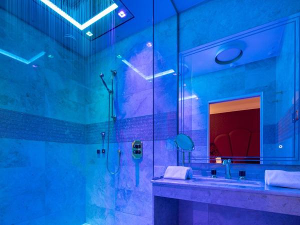 Paris j'Adore Hotel & Spa : photo 2 de la chambre hébergement exécutif – douche sensorielle passion