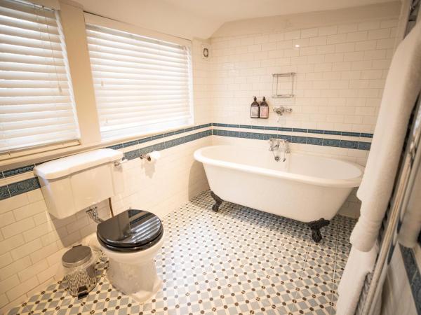 Tower House Guest House : photo 5 de la chambre chambre double deluxe avec baignoire