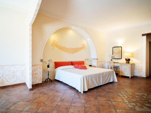 Hotel Pozzo Sacro : photo 6 de la chambre suite junior avec balcon - vue sur mer