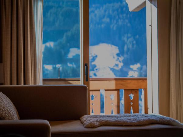 Hôtel de Rougemont & Spa : photo 3 de la chambre suite de grand standing avec terrasse - vue sur montagnes