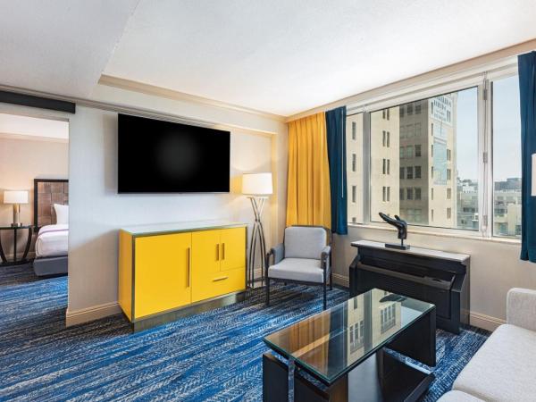 E Central Hotel Downtown Los Angeles : photo 3 de la chambre suite lit king-size exécutive