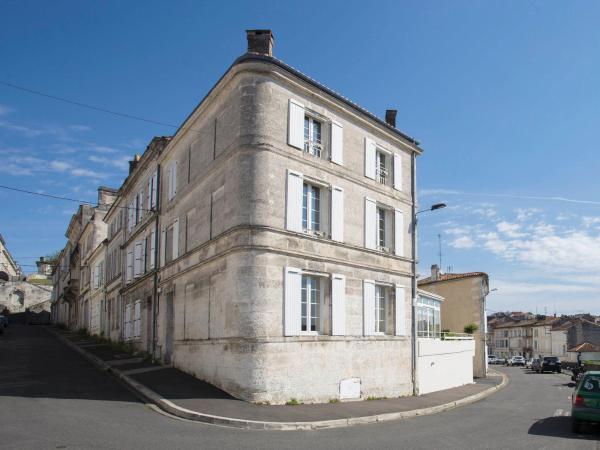 Chambres d'Hôtes Laferrière, centre, calme, vue dégagée sur verdure : photo 3 de la chambre chambre double
