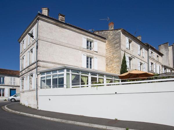 Chambres d'Hôtes Laferrière, centre, calme, vue dégagée sur verdure : photo 2 de la chambre chambre double