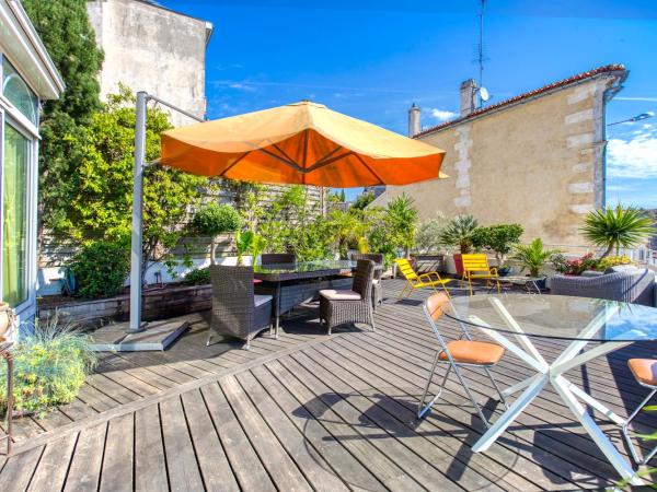 Chambres d'Hôtes Laferrière, centre, calme, vue dégagée sur verdure : photo 8 de la chambre chambre double