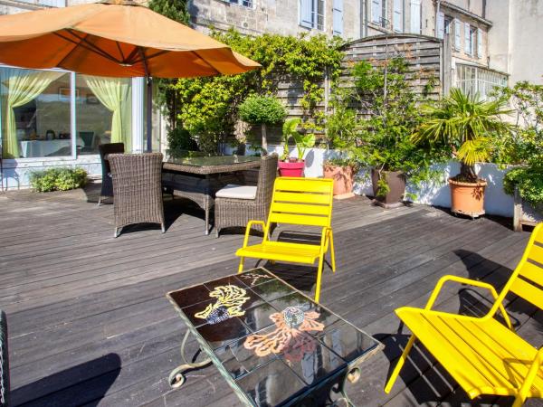 Chambres d'Hôtes Laferrière, centre, calme, vue dégagée sur verdure : photo 9 de la chambre chambre double