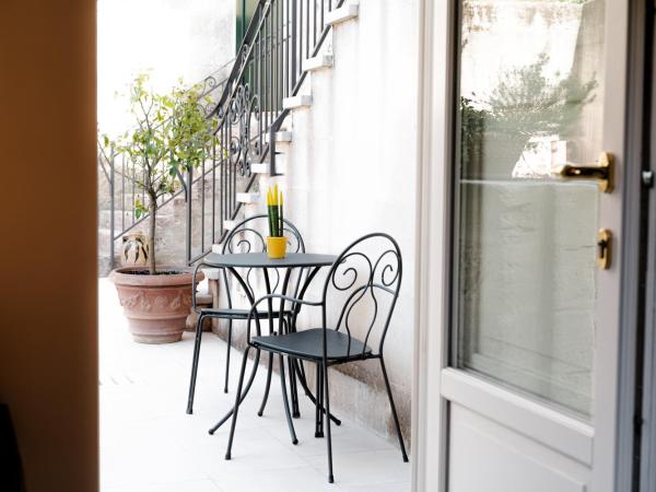 Antica Torre di Iuso : photo 10 de la chambre chambre double - vue sur jardin