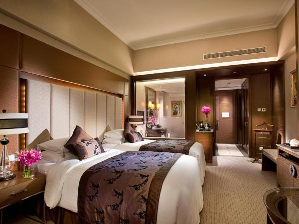 Sofitel Macau At Ponte 16 : photo 1 de la chambre chambre lits jumeaux de luxe avec vue sur la rivière