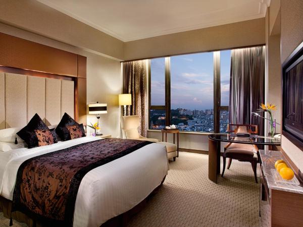 Sofitel Macau At Ponte 16 : photo 2 de la chambre chambre lit king-size supérieure - vue sur ville