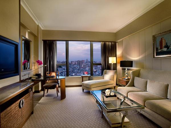 Sofitel Macau At Ponte 16 : photo 4 de la chambre suite lit king-size junior avec accès au salon