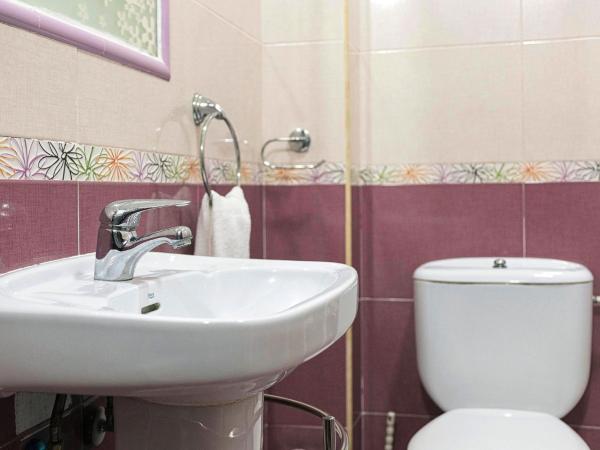 Hostal Colón : photo 5 de la chambre chambre double avec salle de bains privative extérieure