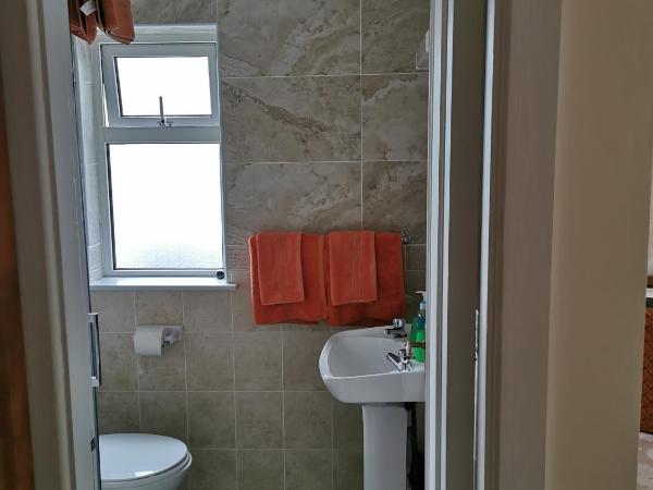 Noraville House : photo 3 de la chambre chambre triple avec douche