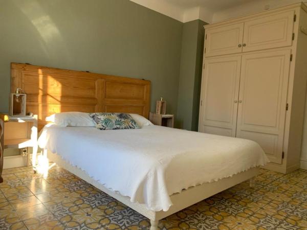 Bastide Sainte Agns : photo 3 de la chambre chambre lit king-size - vue sur jardin