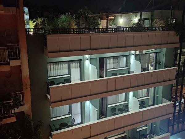 Be My Guest Athens : photo 2 de la chambre chambre triple avec balcon