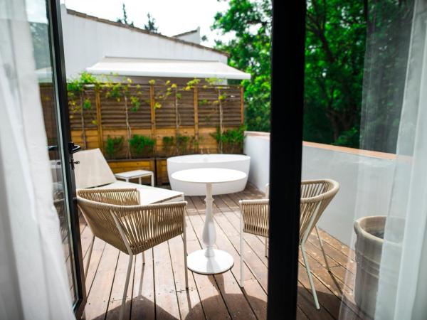 Hotel Legado Alcazar : photo 8 de la chambre hébergement premium royal alcazar avec terrasse et baignoire extérieure