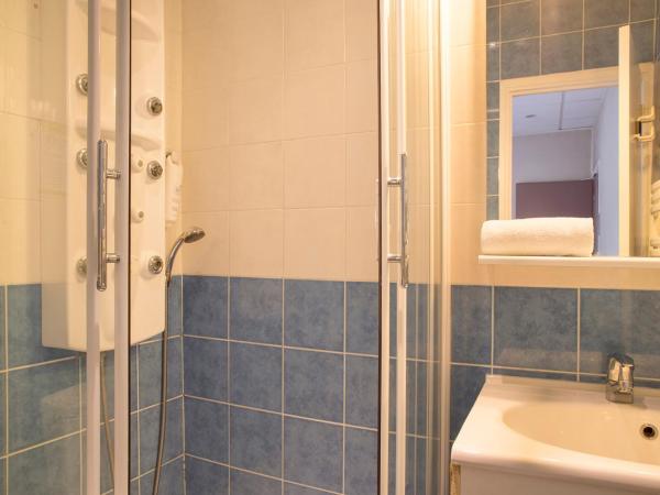 The Originals Boutique, Hôtel du Pont Roupt, Mende : photo 1 de la chambre chambre double climatisée avec douche