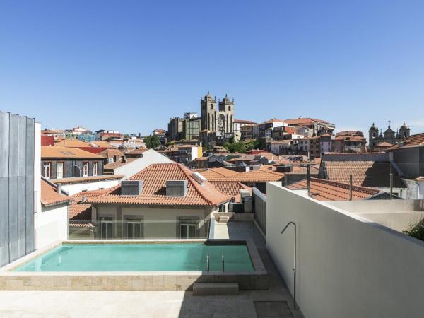 Casa da Companhia, Vignette Collection, an IHG Hotel : photo 5 de la chambre chambre lits jumeaux premium avec balcon - vue sur cathédrale