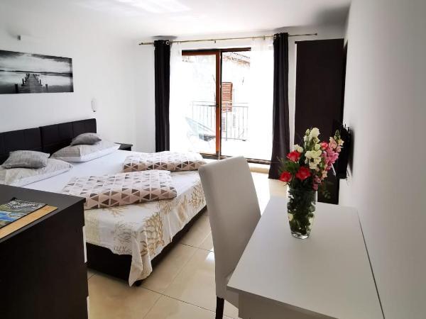 Pansion Makina : photo 2 de la chambre chambre lits jumeaux