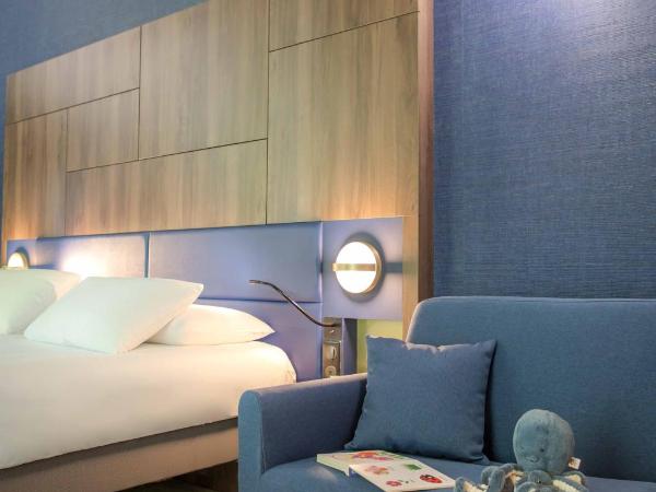 Mercure Marseille Centre Bompard La Corniche : photo 9 de la chambre chambre double privilège avec balcon - vue sur jardin