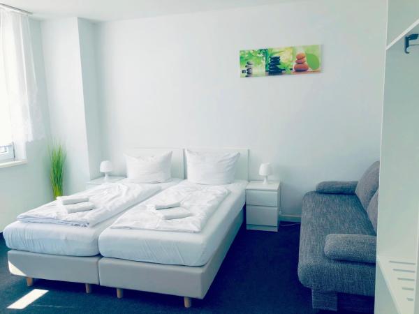 BNB Potsdamer Platz - Rooms & Apartments : photo 5 de la chambre chambre double ou lits jumeaux avec salle de bains commune