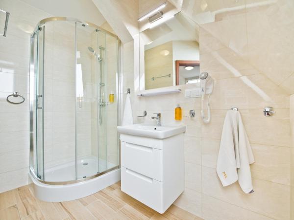 Mona Lisa Wellness & Spa : photo 2 de la chambre chambre triple standard