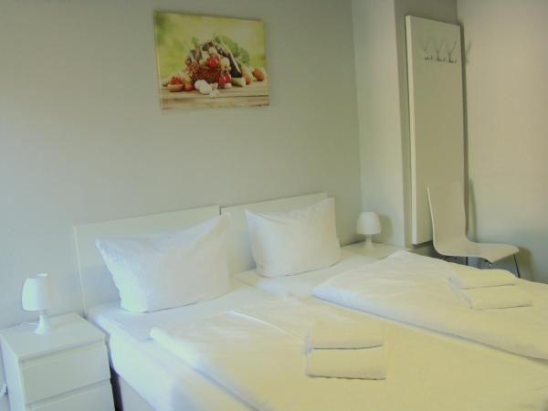 BNB Potsdamer Platz - Rooms & Apartments : photo 2 de la chambre chambre double standard avec salle de bains commune