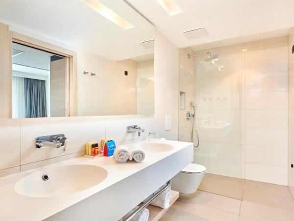 Hotel Park Plava Laguna : photo 4 de la chambre suite avec balcon - vue sur mer