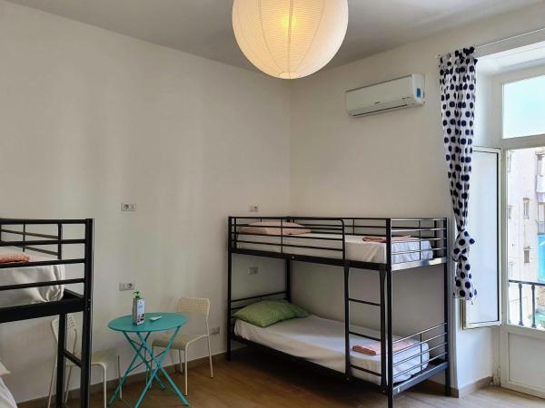 Hostel Mancini Naples : photo 10 de la chambre lit dans dortoir mixte de 4 lits