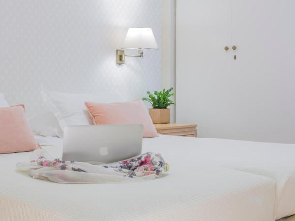 Delice Hotel - Family Apartments : photo 3 de la chambre suite 2 chambres avec terrasse - vue sur colline lycabettus